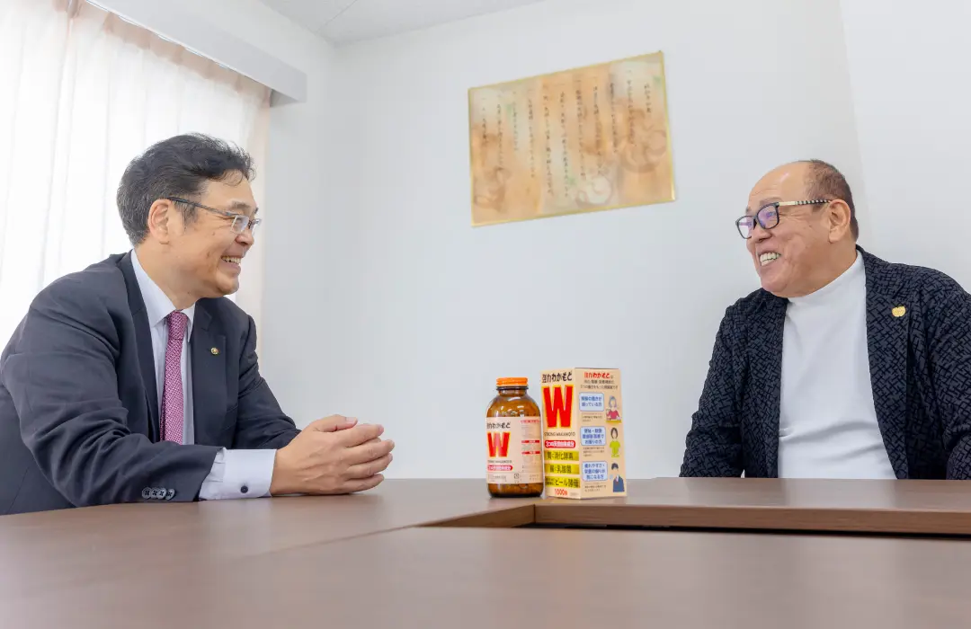株式会社一門会 上山勝也氏、わかもと製薬株式会社 佐藤公彦氏の対談写真