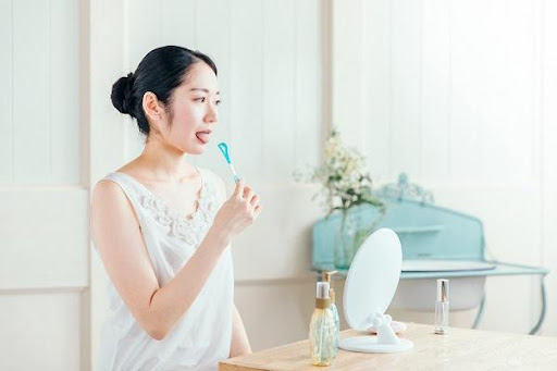 舌苔ケアで口臭改善 舌ブラシでの舌苔の取り方 舌磨き以外のケア方法 Wakanote